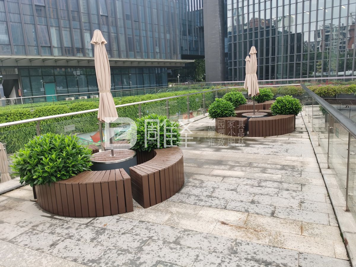 广州万盛广场塑木户外花园家具围树椅