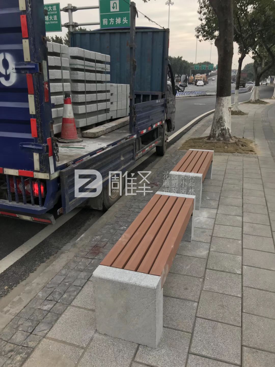 广园快速路28公里路段长椅垃圾桶围树椅安装(图6)
