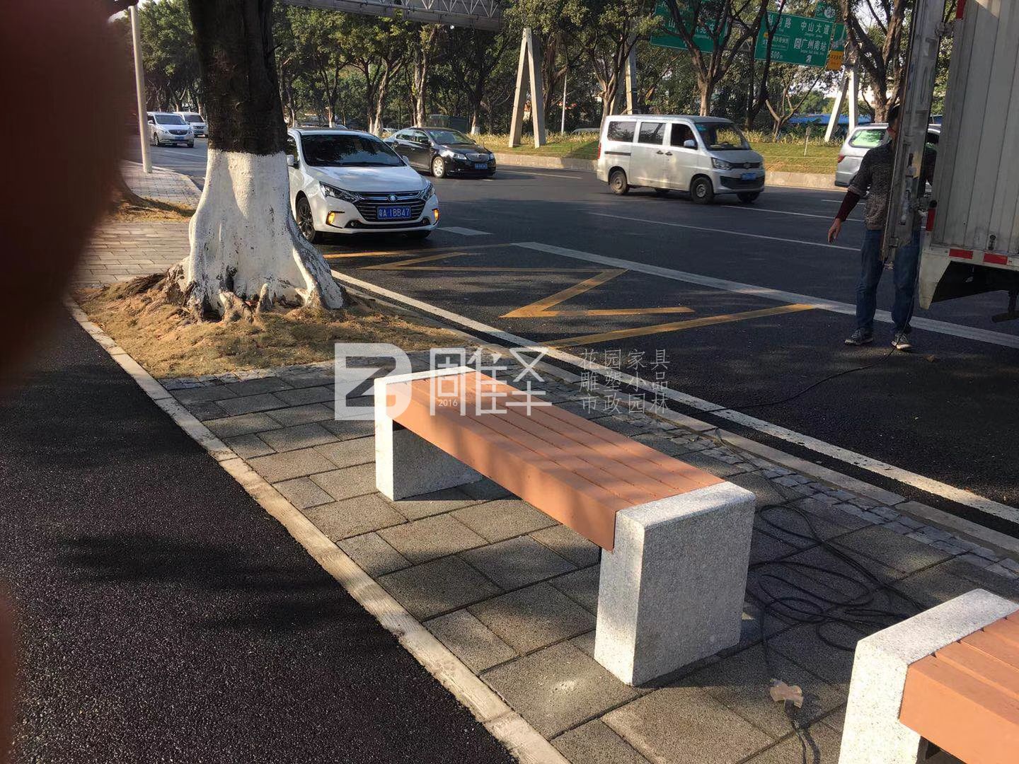 广园快速路28公里路段长椅围树椅安装